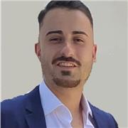 Me defino como un profesor dinámico con ganas de enseñar mis conocimientos y que los alumnos aprendan divirtiéndose y valorando